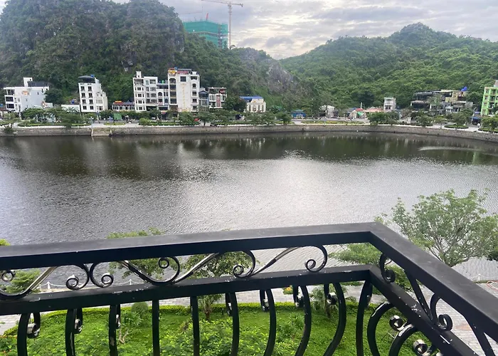 Anh Nhu Hostel & Restaurant Cat Ba