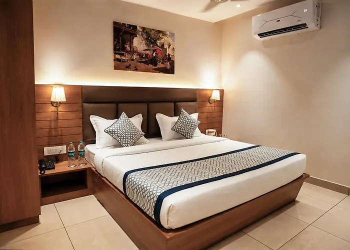 Royal Regal-Rooms & Suites