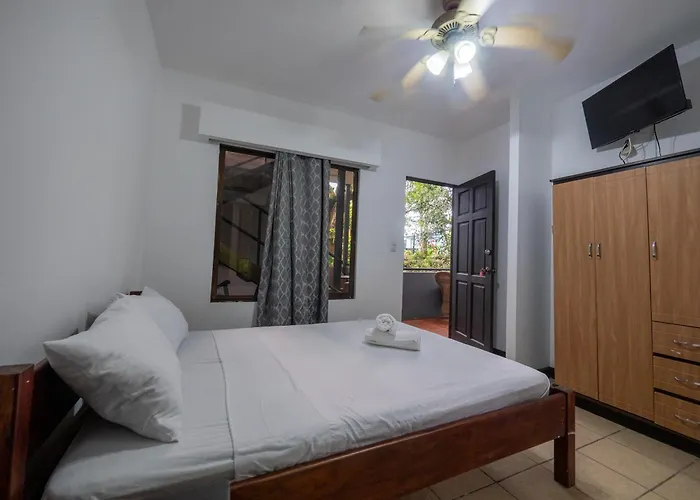 Hotel Manuel Antonio Beracha