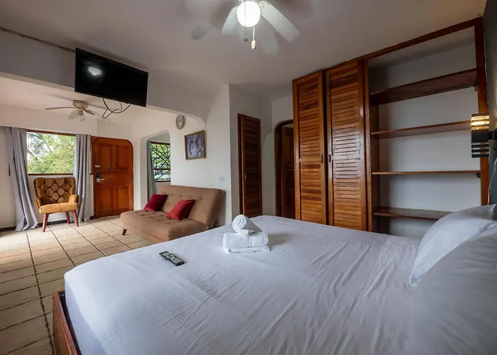 Hotel Manuel Antonio Beracha