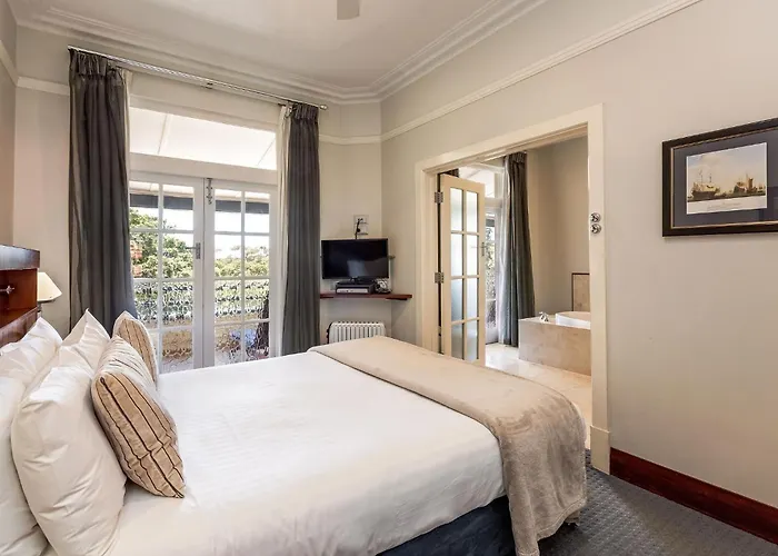 Caves House Hotel