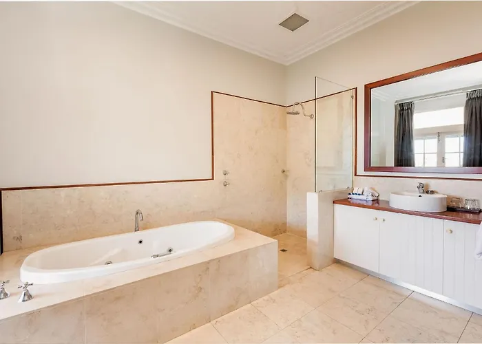 Caves House Hotel