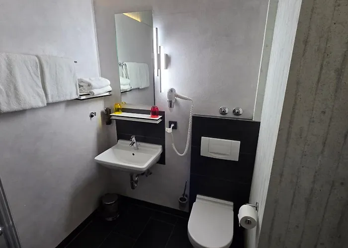 Hotel Cristall - Frankfurt City