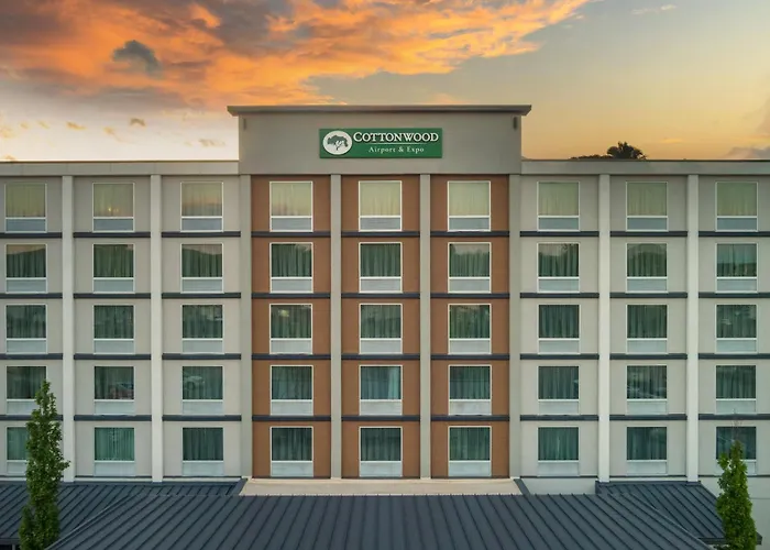 Cottonwood Airport&Expo Hotel Louisville