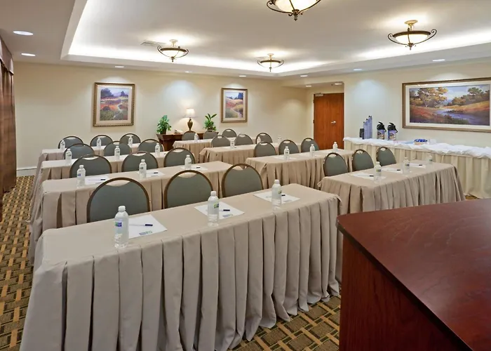 Holiday Inn Express & Suites Waxahachie By Ihg
