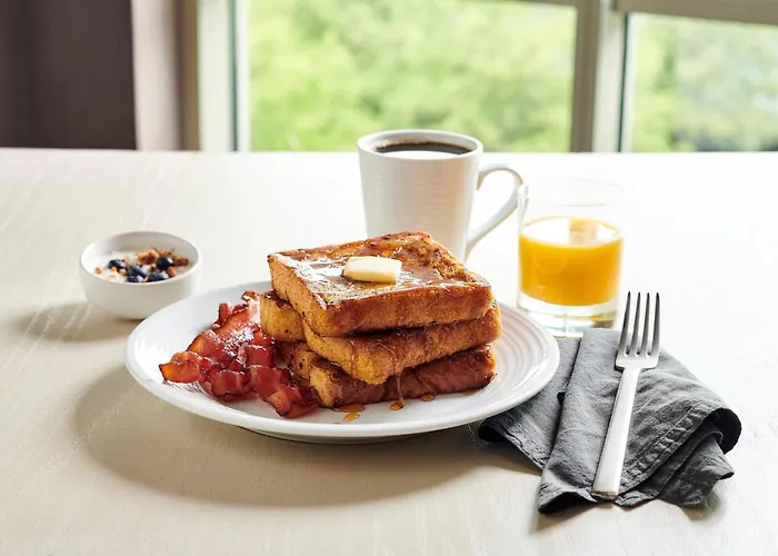 Holiday Inn & Suites Warren By Ihg