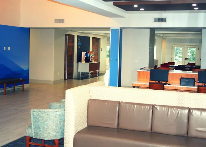 Holiday Inn Express & Suites Marina - Monterey Bay Area By Ihg