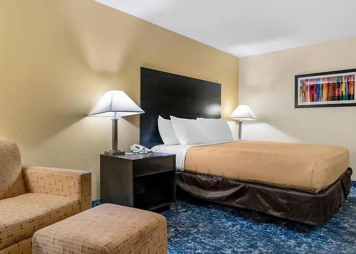 Quality Inn & Suites Livonia - Detroit