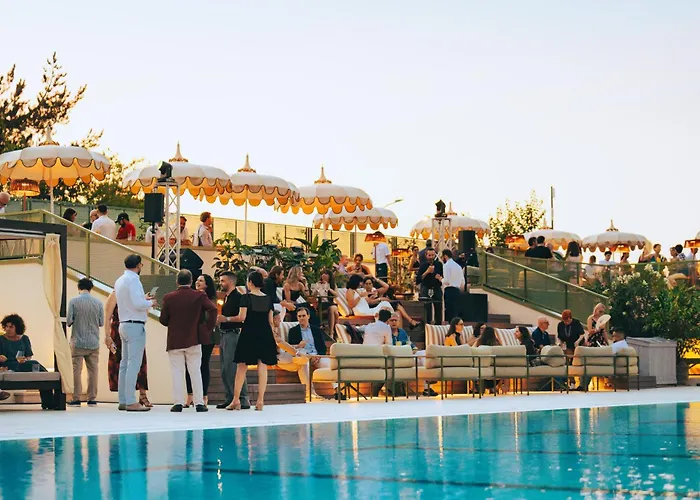 Living Place Hotel