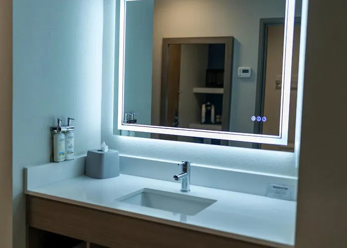 Holiday Inn Express Hotel & Suites Torrington By Ihg