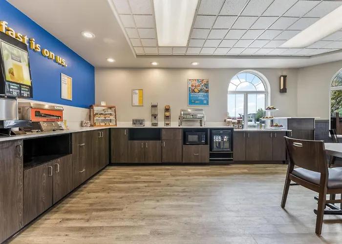 Days Inn & Suites By Wyndham Thunder Bay