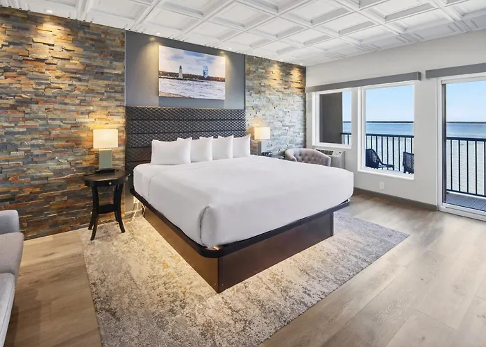 Terrace Bay Hotel - Lakefront