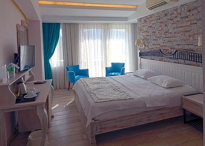Dedeminn Marina Hotel