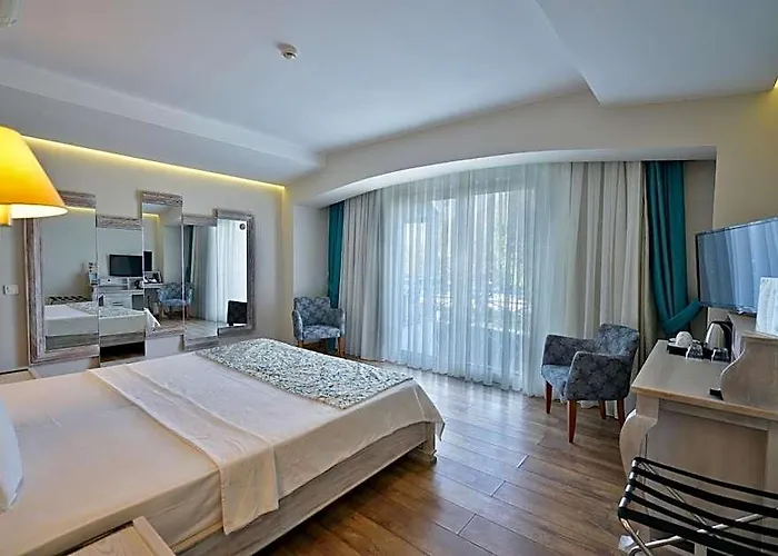 Dedeminn Marina Hotel