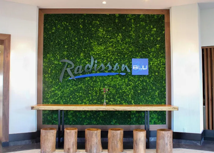 Radisson Blu Vancouver Airport Hotel & Marina