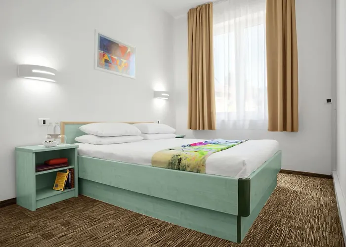 Lipa, Hotel & Bistro