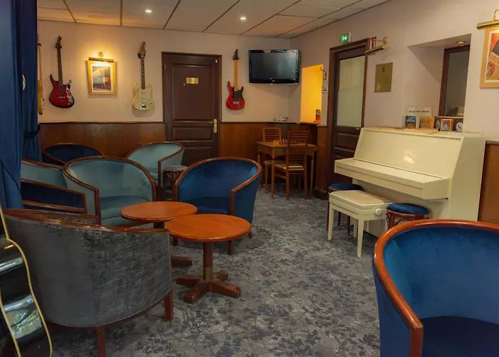BRIT HOTEL Le Lion d'Or CHINON