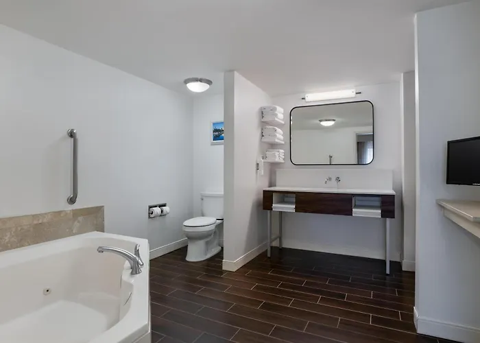 Hampton Inn & Suites Albany-Downtown