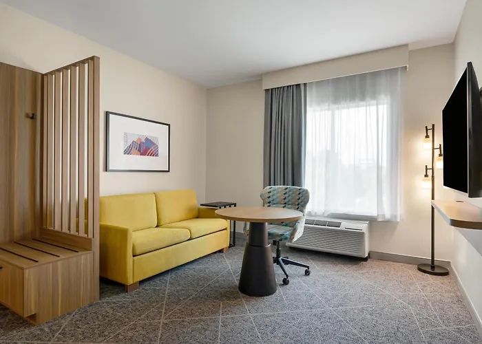 Hampton Inn By Hilton Nashville Airport Century Place