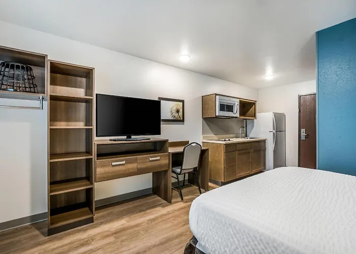 Woodspring Suites Chicago Addison