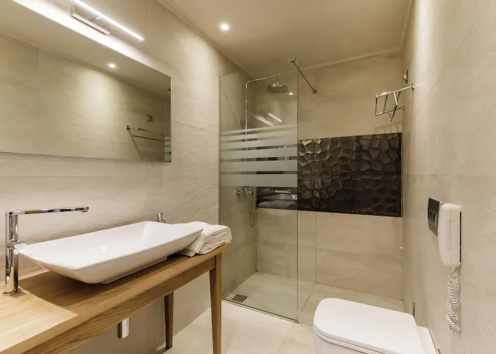 Trapela Limeni Luxury Suites