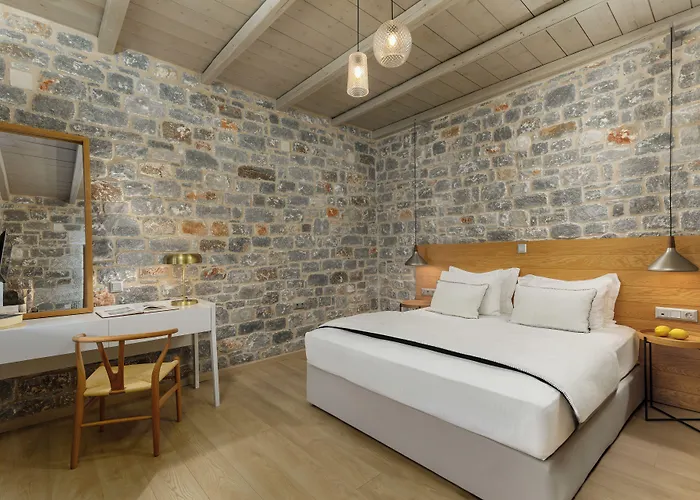Trapela Limeni Luxury Suites