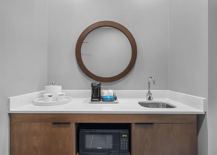 Hampton Inn&Suites Bakersfield Central