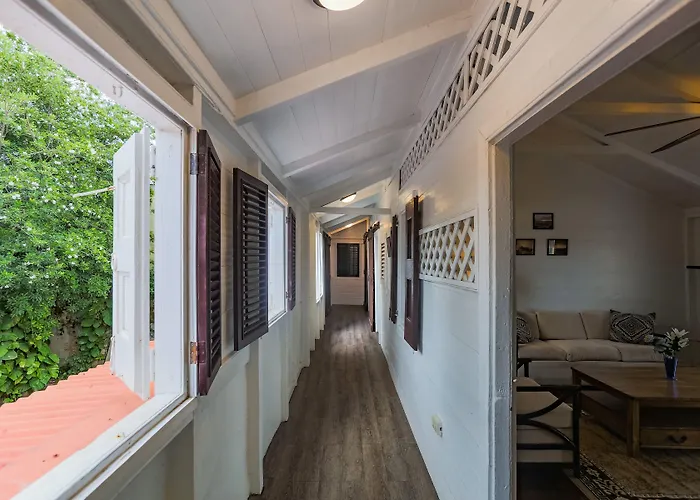 Ruff Resort At Victoria House
