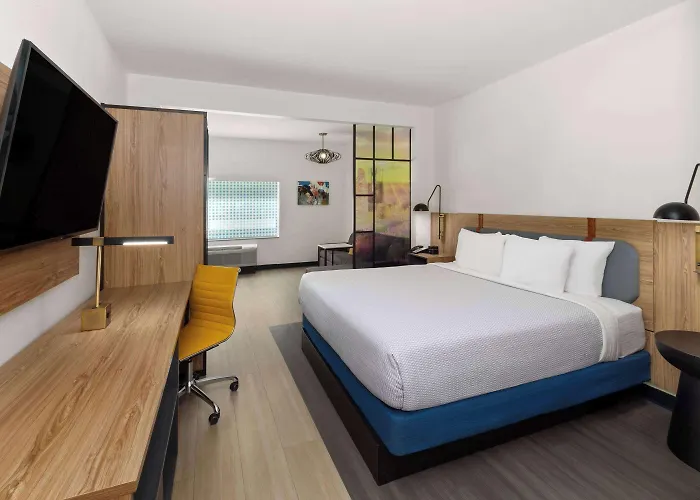 La Quinta Inn & Suites By Wyndham El Paso East Loop-375