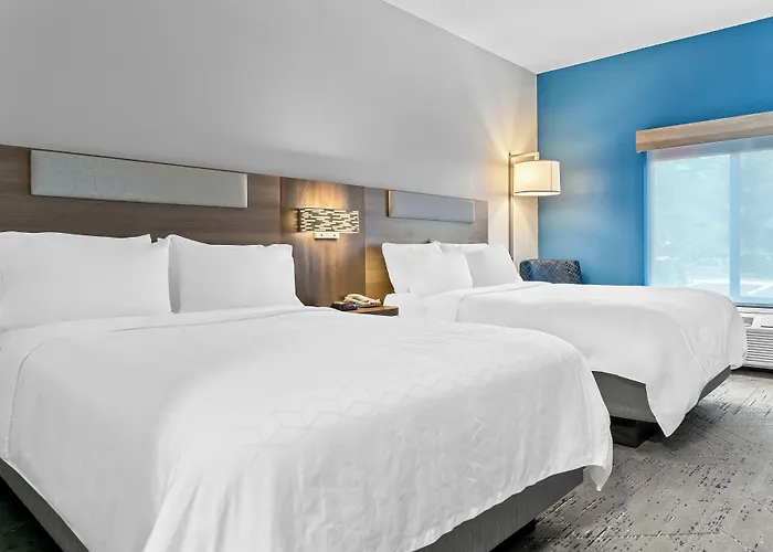 Holiday Inn Express & Suites - Detroit North - Roseville By Ihg