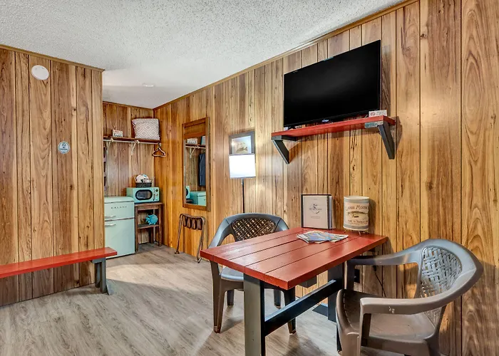 Reel Inn And Lodge