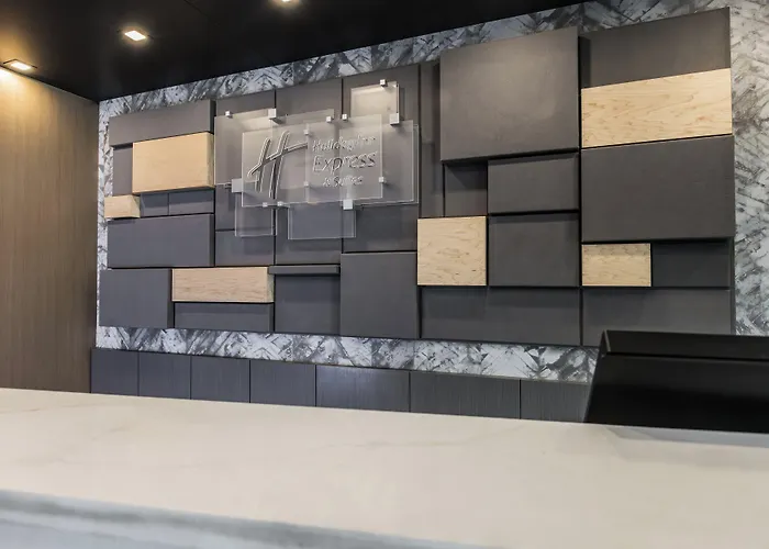 Holiday Inn Express & Suites Toronto Airport South By Ihg
