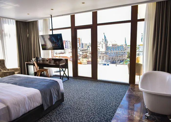 Hotel Monarch
