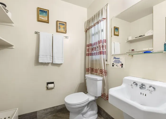 Harry'S Man Cave - A Vintage Motel On The Historic 395 Route - The New Star Motel Experience