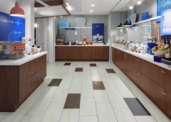 Holiday Inn Express & Suites Wilmington West - Medical Park By Ihg
