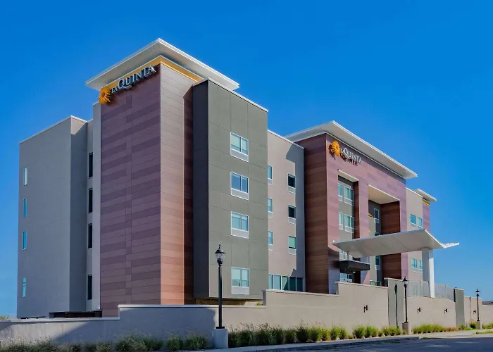 La Quinta Inn & Suites By Wyndham Galveston North At I-45