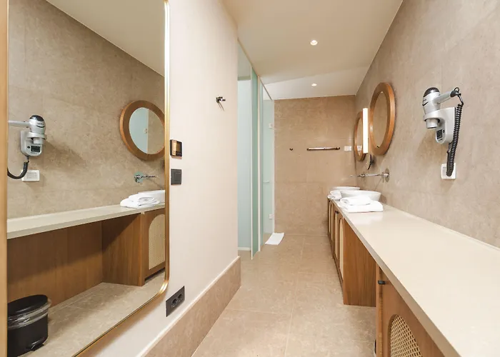 Infinity Hotel & More