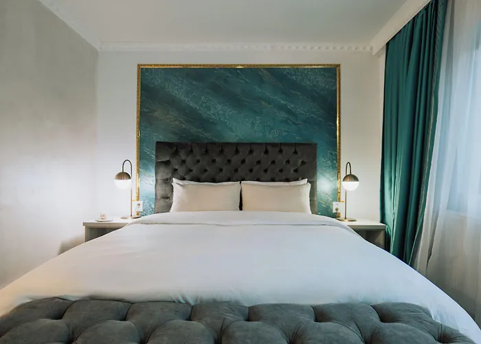 Suru Hotel & Restaurant