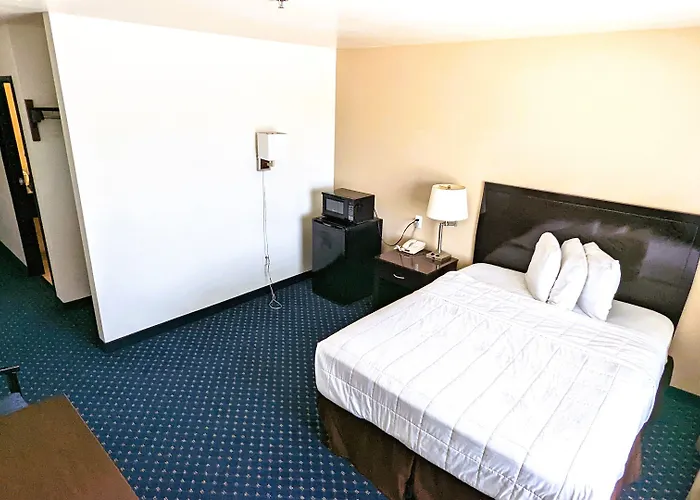 Fairbridge Inn & Suites Canadian