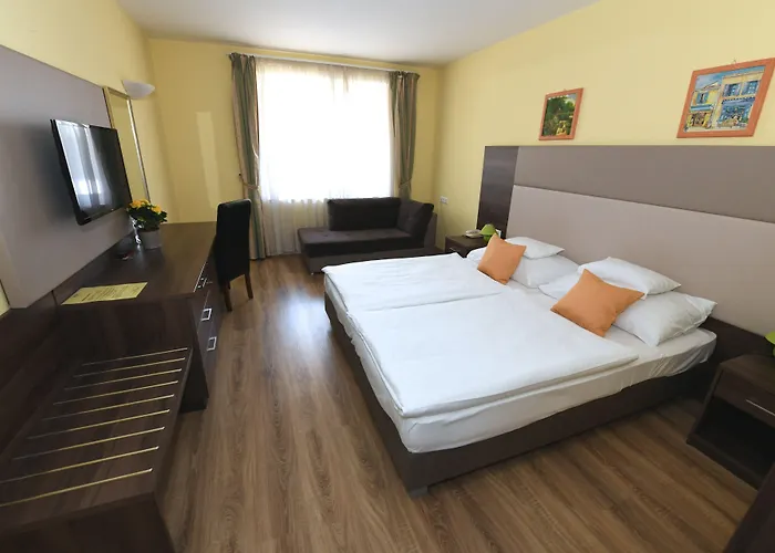 Jade Hotel-Ezüsthíd Hotel