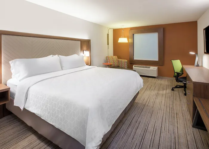 Holiday Inn Express & Suites - Canton By Ihg