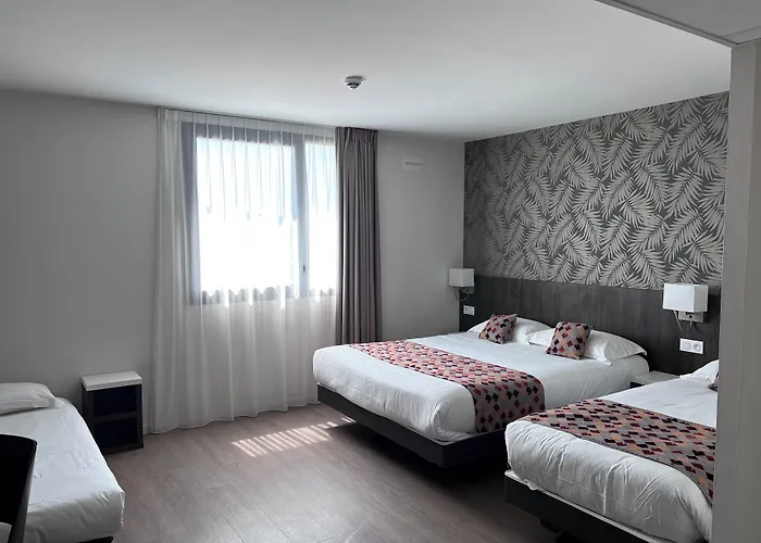 Brit Hotel Ploermel - Hotel de l'Hippodrome