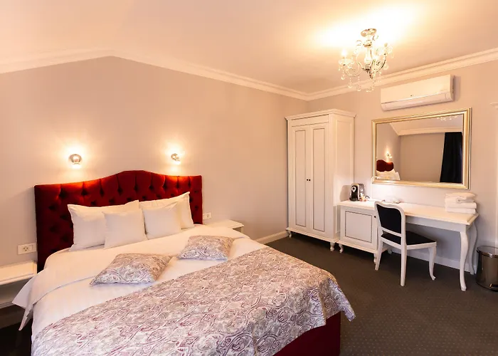 4Cardinal's Hotel Boutique