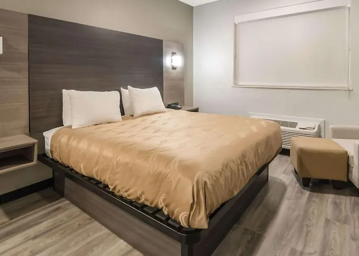 Quality Inn & Suites Fort Worth - Fossil Creek