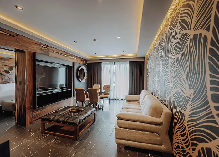 La Urumpta Hotel, Aken Mind