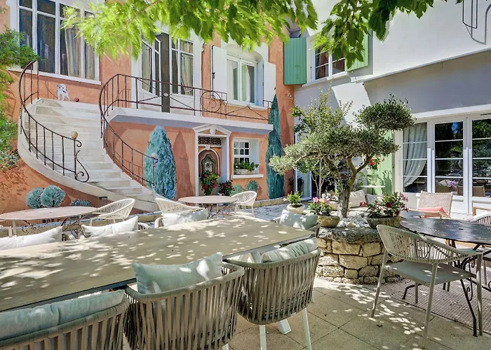 Logis Hotel Le Blason De Provence