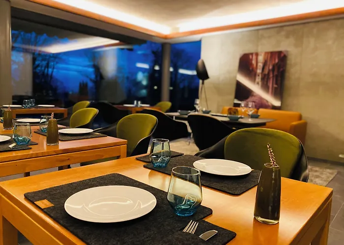 DAS SCHLOSSBERG - Boutique Hotel im Park- Nahe der Therme