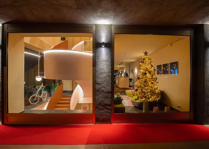 OMAMA Hotel