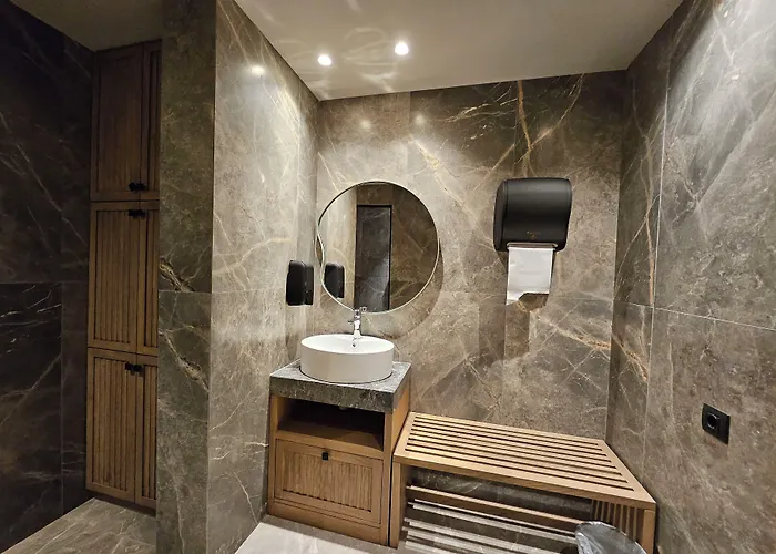 Petousis Hotel & Suites