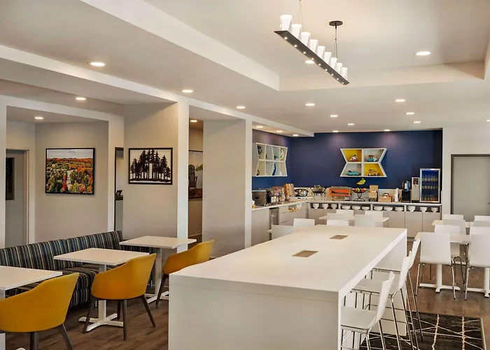 Microtel Inn & Suites By Wyndham Aurora